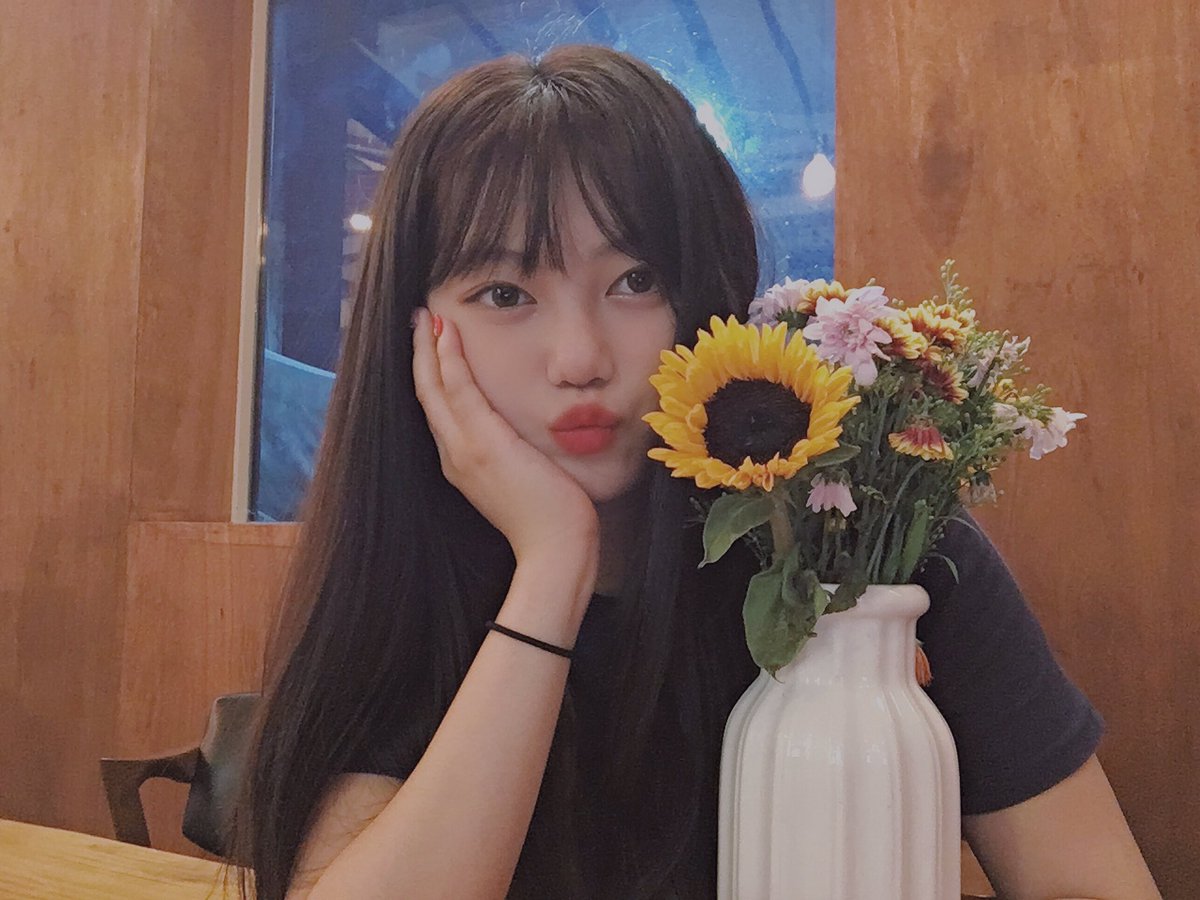 ANS_official_'s tweet photo. [#리나]
뭐가 꽃이고 뭐가 리나일까요~~💕 농담이에요>,<😽
마지막 사진은 오늘 리나가 직접 요리 한 음식이랑 패션후르츠 수제청😻
-

#ANS #LINA #에이엔에스 https://t.co/c2yj2VXUva