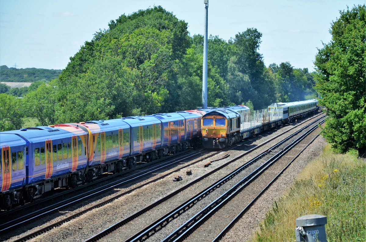 TheRealStavioni's tweet image. Top &amp;amp; tailed by @GBRailfreight 66742 &amp;amp; 66770, shiny new @SW_Help 701005 passing through Potbridge working 6X24 Derby Litchurch Lane to Eastleigh. #Class701 #Class66 #GBRf #SouthWesternRailway #EMU #Rail #Railway #Train