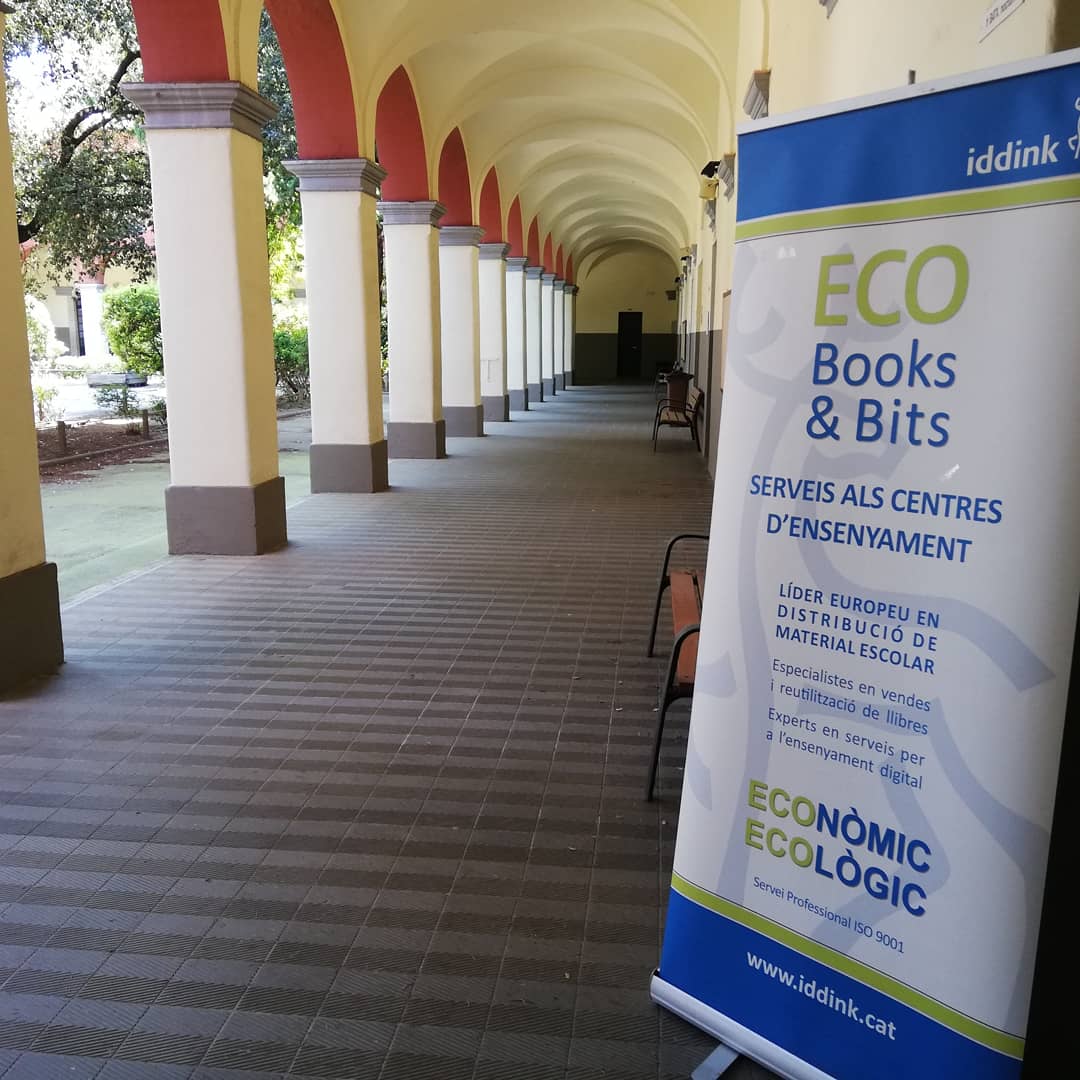 insrm_cat's tweet photo. Aquest matí el personal d'@Iddink ha ajudat a les famílies a comprar els llibres. Podeu seguir comprant els llibres per internet.
Recordeu que fins al 25 de juliol les despeses d'enviament són gratuïtes. #estalvi #llibres #ecobooks #reutilització #sostenibilitat #Iddink https://t.co/5KHYR702VV
