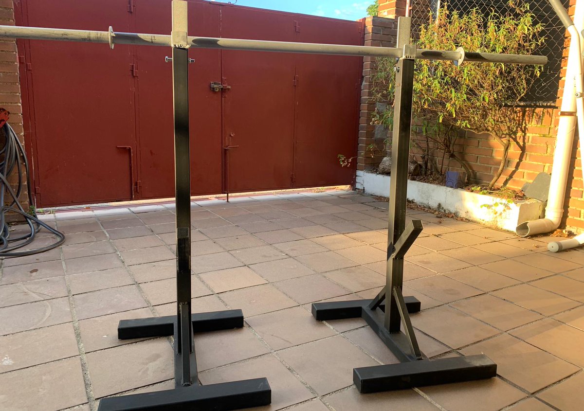 AngelEscribano7's tweet photo. Bancada extensible realizada en acero estructural, con extensible a distintas medidas (personalizadas),se pueden realizar peso muerto, press banca, press militar y sentadillas. Se transporta muy bien debido al peso de cada soporte (11 kg), buena estabilidad y gran resistencia. https://t.co/aFsUwXpnRb