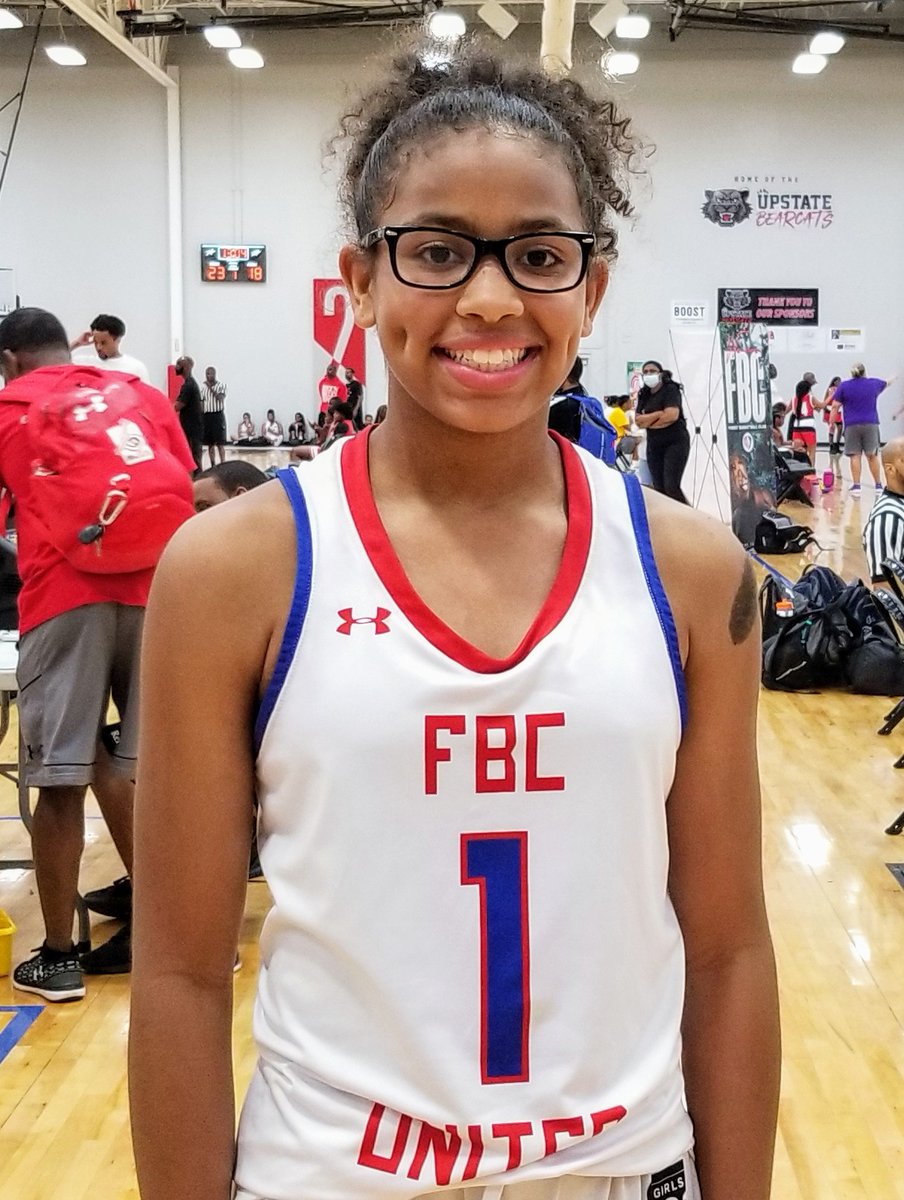 365whoops's tweet photo. 🚨🔥 #WarGamesATL 🔥🚨
#CGHR | #TheCarolinas
Session 2
🏀 CLASS OF 2024 🏀
Players to watch 📸🎥
@EssenceXtremeGB - @SanaaTripp
#FBCUnited- @ZamareyaJones
#FBCBlazers- Jayden Boykin
#CarolinaGirlsHoops #NCBallers #GABallers #DaFuture #CarolinaGirls #GirlsBall2 https://t.co/sRcqevhuNI