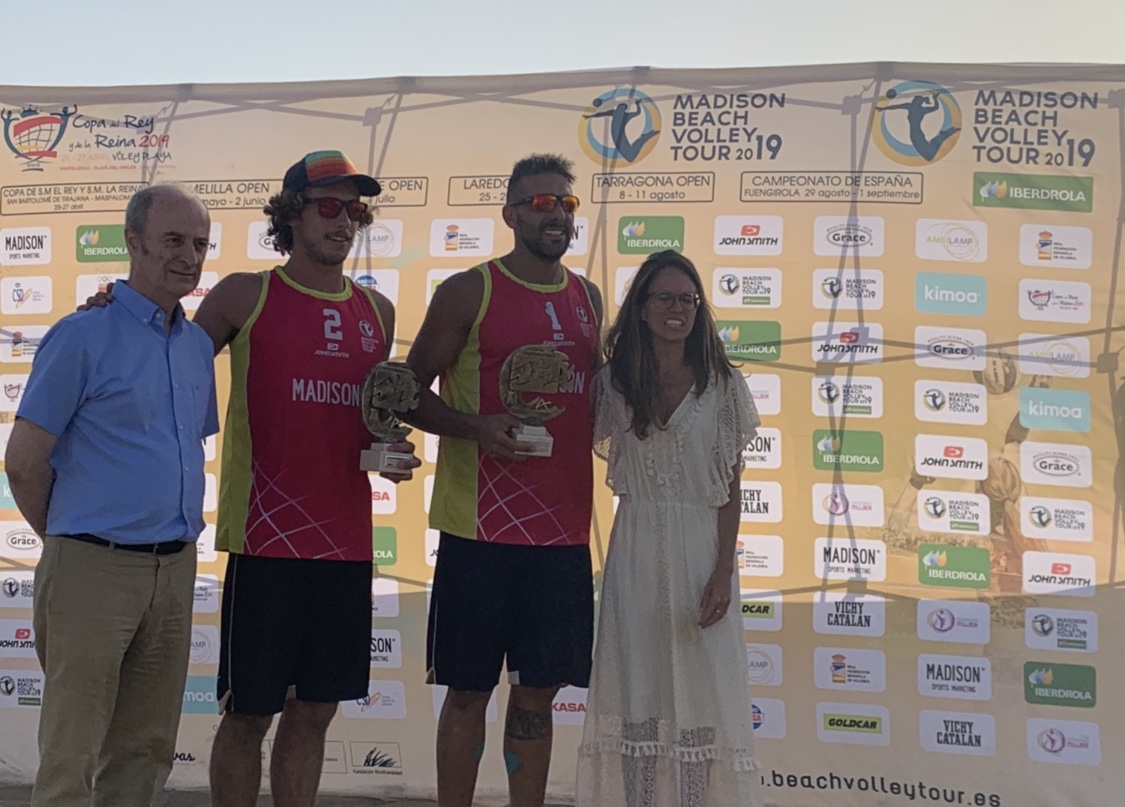 BeachVolleyMAD's tweet photo. Se llevaron la final y la aclamación de todo el público 👏👏
Ofrecieron un espectáculo tremendo con el que todos vibramos 🤩
¡Disfruta de nuevo con las finales del #MBVT2019! ➡️ https://t.co/mqHqb1o45X https://t.co/kWcRMOVMnz