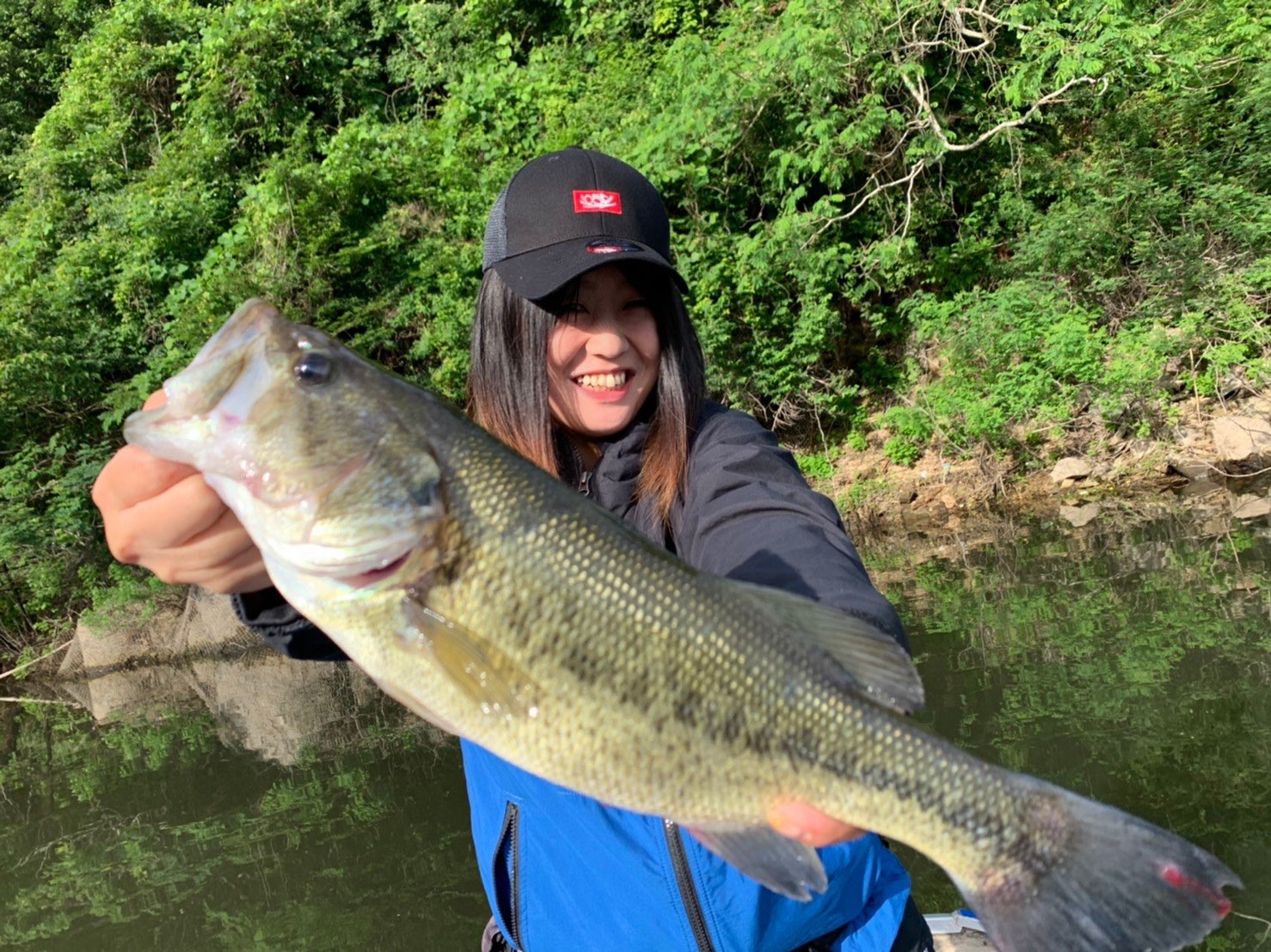愛にゃん 釣りおバカ 布目ダム バス釣りしか勝たん 釣りガール 布目ダム ボート 06 奈良県 エバーグリーン Evergreen Egmania 釣りガールと繋がりたい