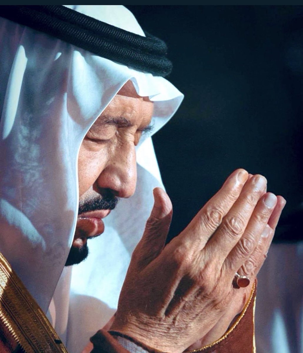 الله يحفظ والد الجميع وقائدهم #خادم_الحرمين_الشريفين من كل سوء ومكروه 
اللهم البسه ثوب الصحه والعافيه واحفظه بحفظك التام واحرسه بعينك التي لا تنام
 #سلامتك_يا_ابوفهد