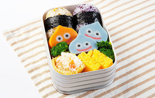 livedoornews's tweet photo. 10000RT：【かわいい】「スライムかまぼこ」登場！DQウォークおみやげプロジェクト
https://t.co/Eht2V13003

神奈川の老舗メーカー「鈴廣かまぼこ」と共同開発した商品。鈴廣オンラインストアなどで購入できます。 https://t.co/LpD0kG2B5v