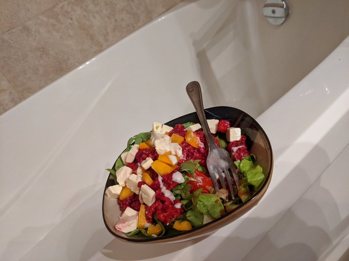 Hopefully intranet will be up today in the new place, in the meantime here's a picture of my bougie salad<a href="/tag/hush"class="tags"><span>#hush</span></a>