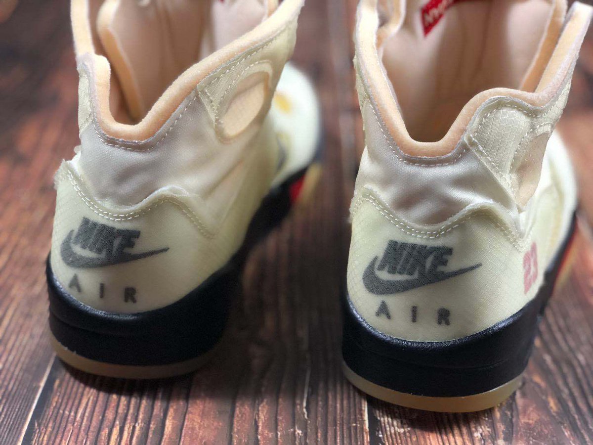 StashedSNKRS's tweet photo. OFF WHITE x AIR JORDAN 5 SP
‘SAIL’

80,000 PAIRS
Retail $225
Resell $500 - $700

NOVEMBER 2020

(FYI: initial order was 40k pairs but Nike decided to double it last minute!) https://t.co/XrNXv2jzWL