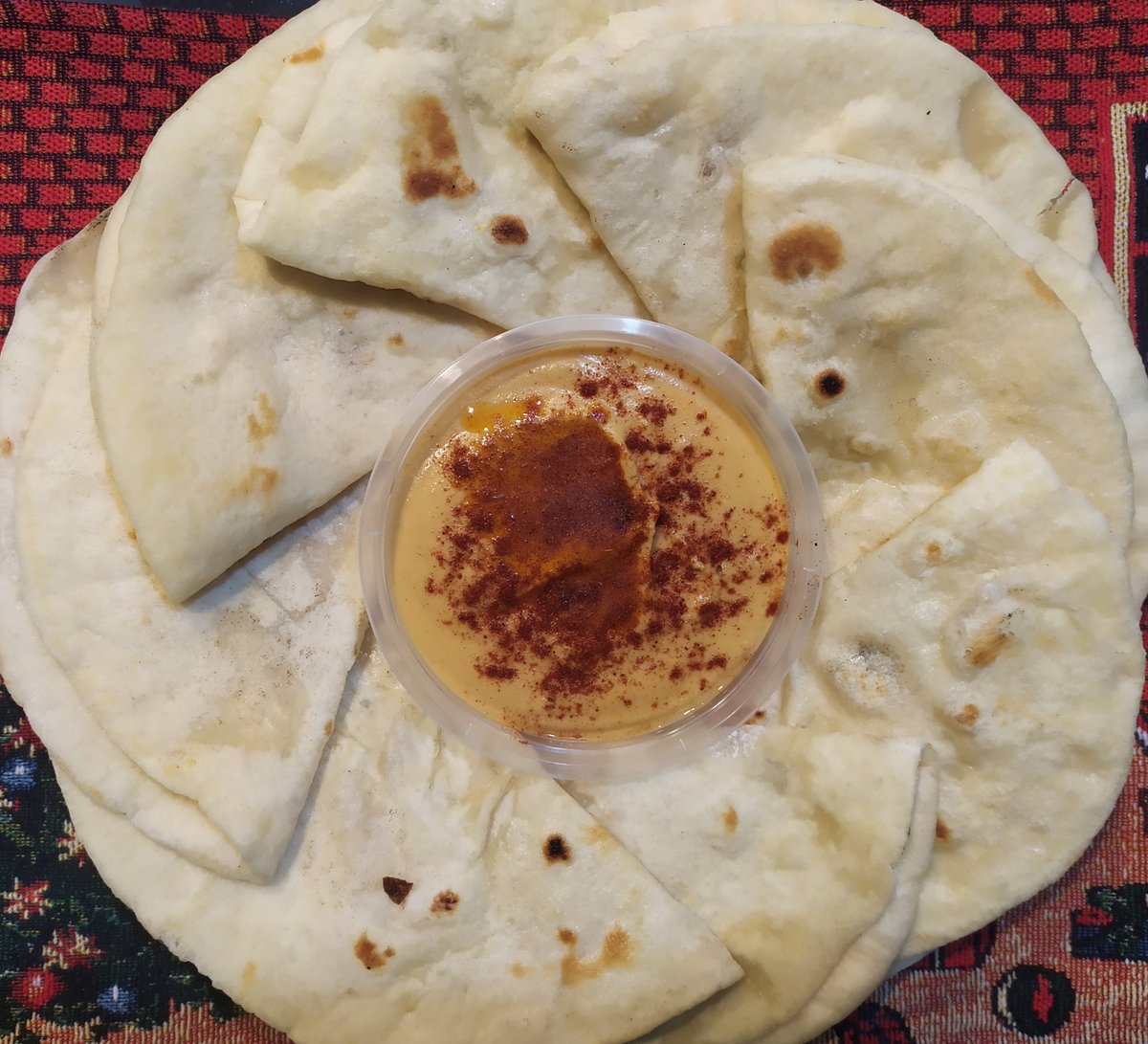 alistairjaasoon's tweet photo. Henlo everyone pls help me because malapit na magpasukan and mukhang kailangan ko magtae ng pera para sa tuition chos HAHAHA MAGRERESUME NA AQ SA PAGGAWA NG HUMMUS AND PITA BREAD HNGG please help me earn money bago magstart klase 🥺😭 https://t.co/Fa2h5NFfp5