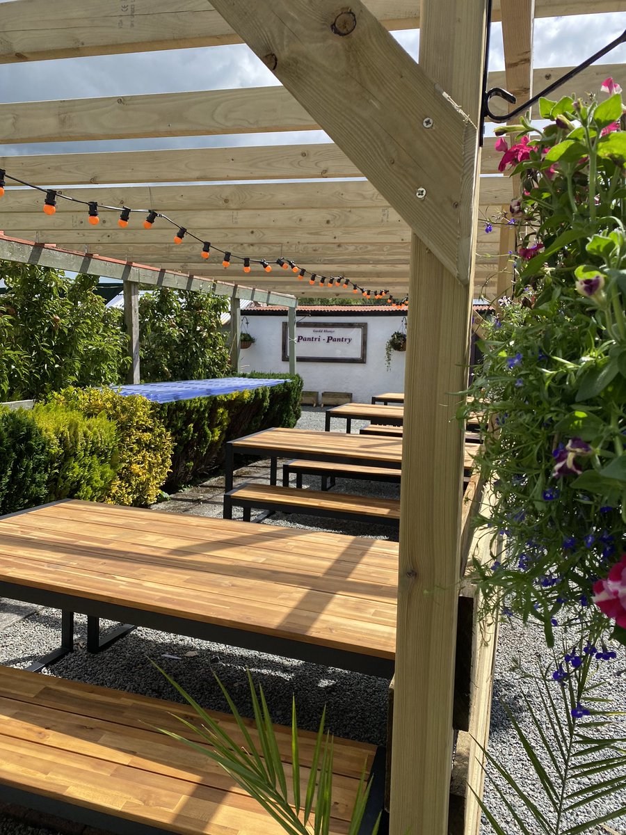 FONewboroughB's tweet photo. Great news. From Wed The @TheMarramGrass  (now Moch &amp; Môr / Pig and Sea) will open 12-8 every day. Hot dogs amazing as was the fish and peas. They also have the farm shop. Support local :-) https://t.co/U5Vq5fkoTO
