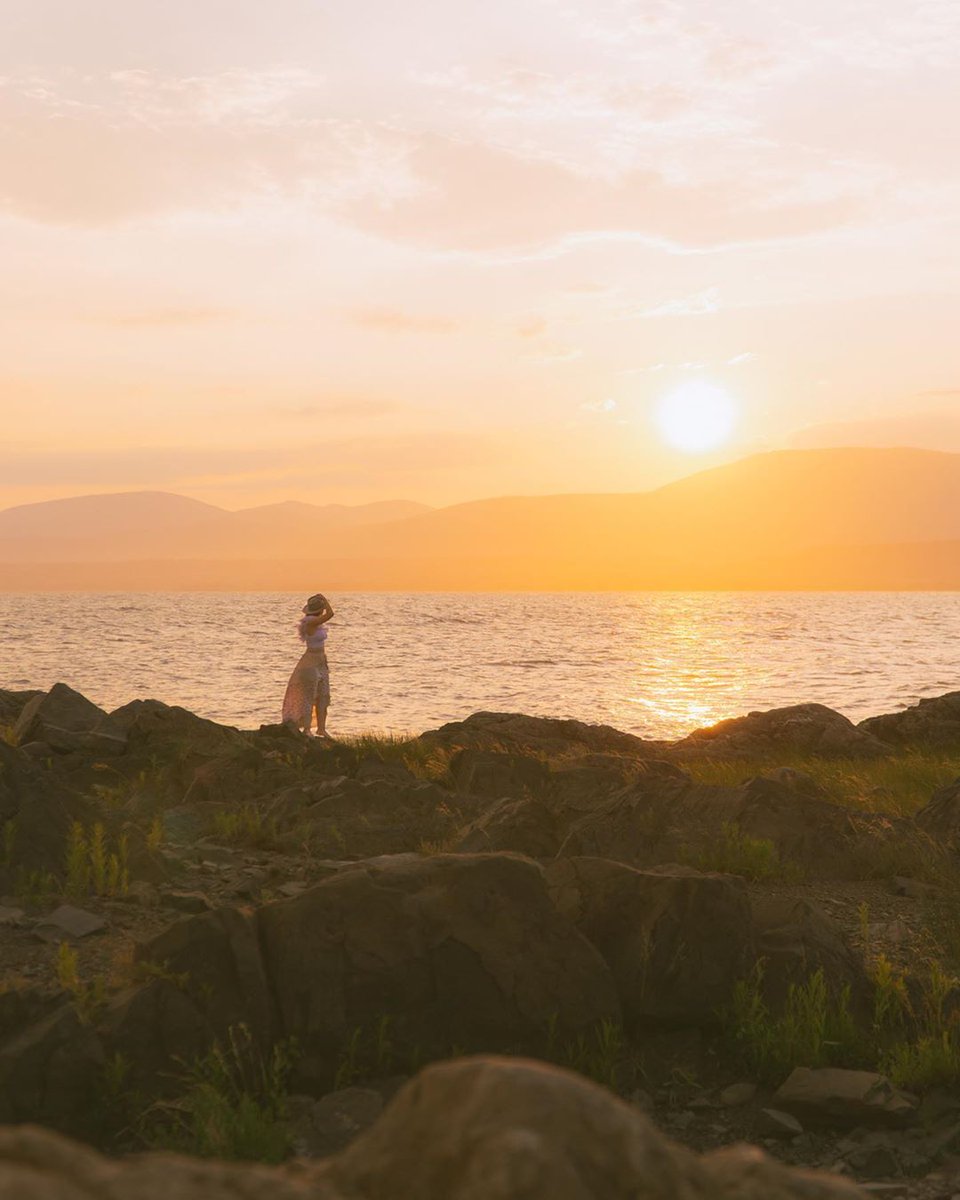 Craving that salty sea breeze? From Montréal to the Côte-Nord, @beside_media has 8 itineraries perfect for exploring the St. Lawrence. bit.ly/3hmZIzr 📸 yulneverroamalone 📍Île d'Orléans