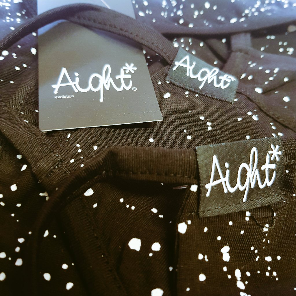NerdBashDE's tweet photo. Neuer Gesichtsschutz aus Hamburg eingeflogen! #AightEvolution aka #AightEvo hat mit dem Aight* Space Splatter mein liebstes Muster nun auch als Maske! ๐ทโค https://t.co/NUzFjnt0p7