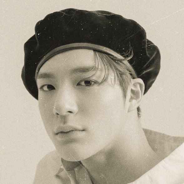 yopeachyyy's tweet photo. jeno in the 90’s 📺 https://t.co/b4h5qktwvz