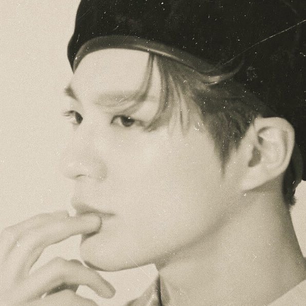 yopeachyyy's tweet photo. jeno in the 90’s 📺 https://t.co/b4h5qktwvz