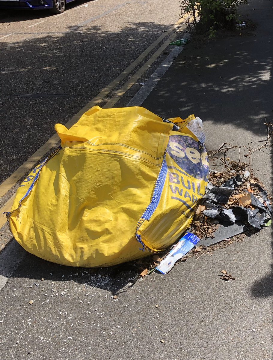 nigelbenbow's tweet photo. @VeoliaUK Spent Saturday morning in Mitcham Eastfields area delivering leaflets for @ShaunBaileyUK, but flytipping can be seen everywhere. Figges Marsh Labour Cllrs ought to be ashamed.
SRQ-524001-S7X8P9
End of Leather Close.
#MuckyMerton #LabourMuckyMerton https://t.co/W5sDw3SyRS