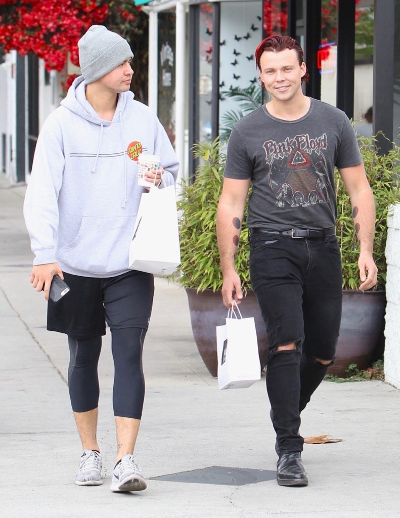 Cashton hanging out caught by paps while looking phenomenal, a thread.