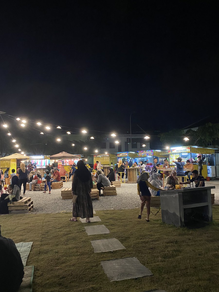 ohtweet's tweet photo. Port baru untuk orang Seremban. Ada sesiapa dah pergi? Mimin ingatkan pergi hari biasa tak full, eh penuh juga 😅 https://t.co/V415MWCeqt