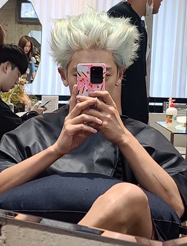 royaltysekai's tweet photo. Brooooooo his hair reminds me of bokuto 😭😭😭😍😍😍👌🏻👌🏻👌🏻😳😳😳😳💞💞🤕🤕🤕🤕 https://t.co/vpTi5cilIV
