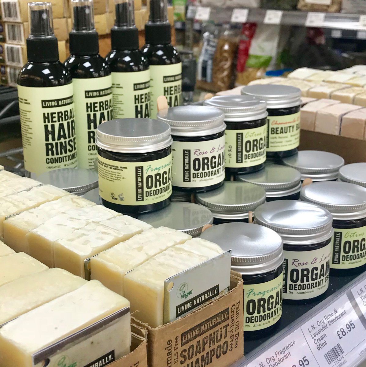 ManukaUK's tweet photo. New product Alert!😍
Beautifully packaged Organic 
@livingnaturallysoapnuts are made in the UK in small batches from 100% natural, ethically-sourced, cruelty-free ingredients.
Soapnuts contain saponin, which has anti-inflammatory, anti-fungal, toning and softening properties. https://t.co/CuZXXfNffy