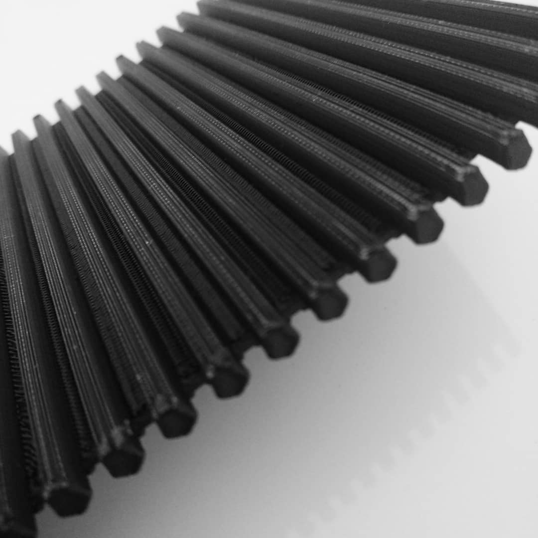 recreus3D's tweet photo. #PERSIANA ENROLLABLE PARA CONSOLA CENTRAL DE INTERIOR DE VEHÍCULO impresa en 3D con nuestro filamento de #polipropileno #PP3D 🚗
Material idóneo por✅CALIDAD, ACABADO, RESISTENCIA DURABILIDAD, SEMI-FLEXIBILIDAD..
¿Para qué usarías tú el PP·3D?
#3dprinting #impresion3d #automocion https://t.co/zQko3wwfu5