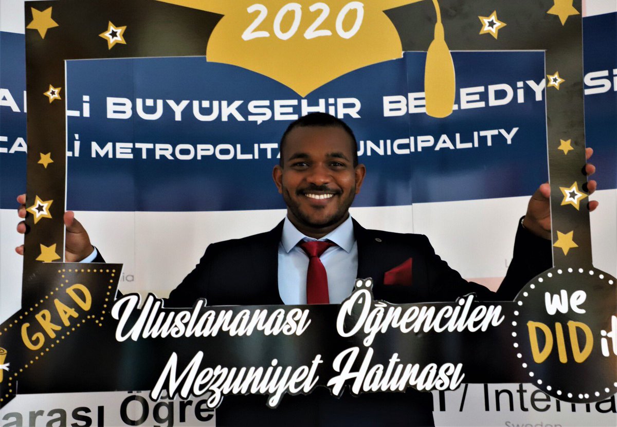 klavuzgenclik's tweet photo. Gönüllü elçilerimizi mezun ettik. 🤠

Kentimizde üniversite eğitimlerini başarıyla tamamlayan Uluslararası öğrencilerimiz için #SosyalMesafe'ye uygun olarak mezuniyet programı düzenledik. 

#KılavuzGençlik https://t.co/kk7GXfb9Xz