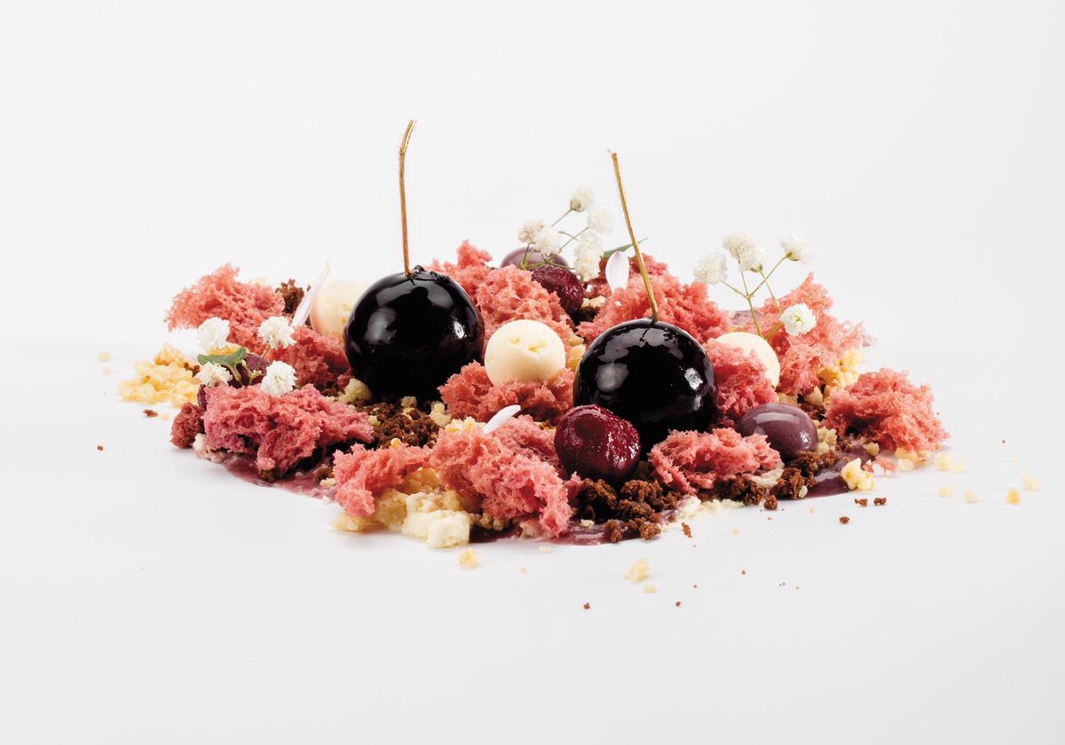 PastryRev's tweet photo. 🔴NOVEDAD EDITORIAL🔴
➡️#PR44 ~ #SalsasDulces
🥤REMOLACHA, CEREZAS Y COLA' de @Bego_Rodrigo_
🍒Dentro de las varias 'salsas dulces' que componen esta elaboración de La Salita, la cereza es la auténtica protagonista

📚Ejemplares: https://t.co/iyGPJaoWgS https://t.co/fJLHuc60S1