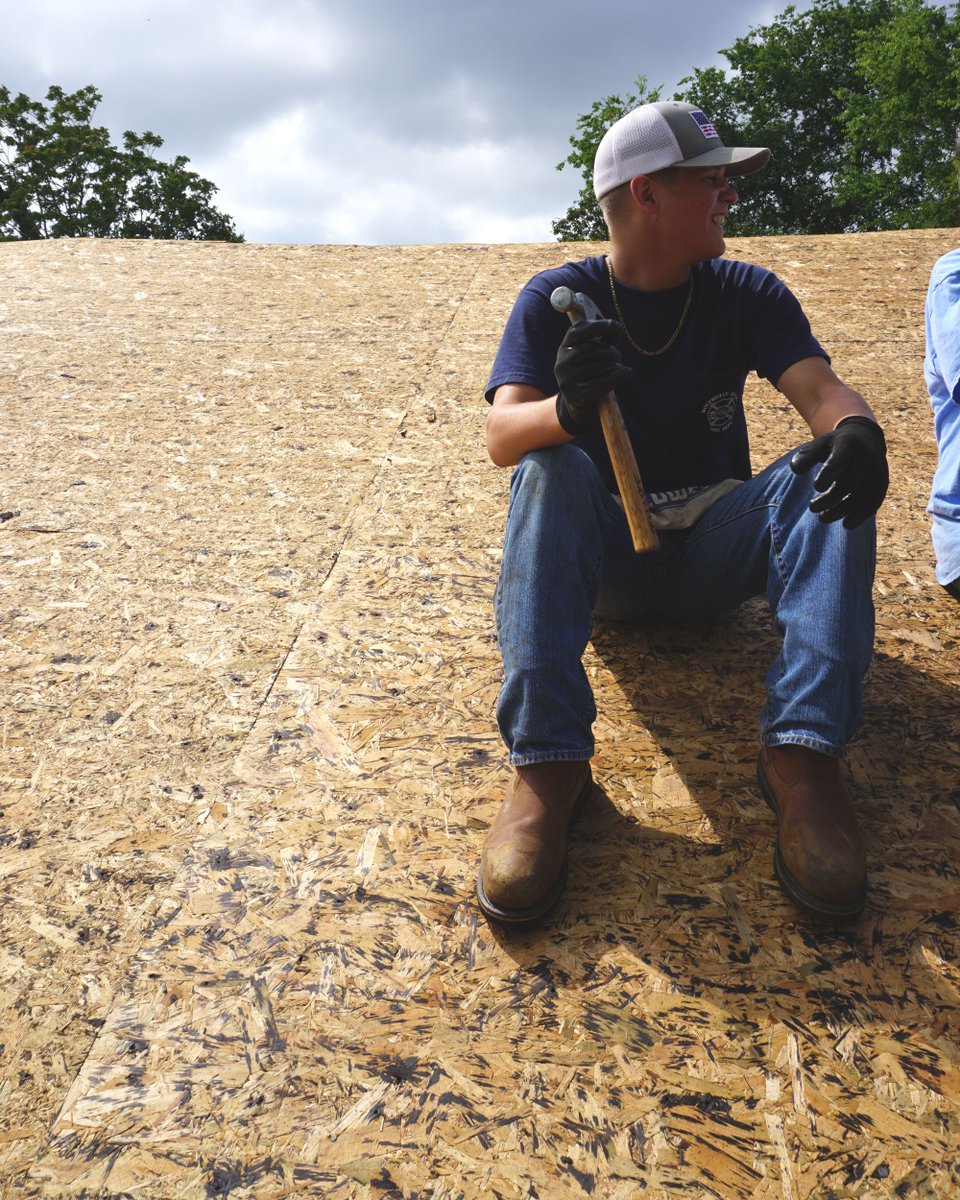 OperationBkyd's tweet photo. We value PEOPLE OVER PROJECTS. Our mission is to love families by using service projects as the means of entry into their lives to build a Christ-centered relationship between volunteers and homeowners.
#operationbackyard #repairknox #peopleoverprojects #volunteer https://t.co/Yjhk7ZJeZs