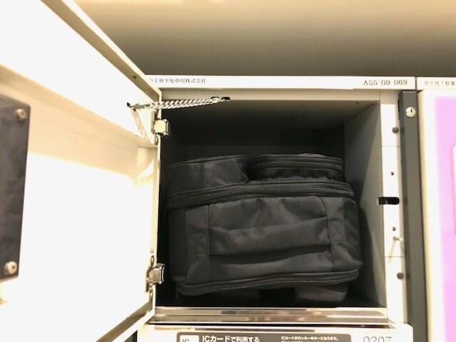 SolutionsEncore's tweet photo. コインロッカーにも収納できるJourneyトラベルバッグギター/ベース仕事・学校帰りなどシチュエーションを選ばずに音楽を楽しめます！
ベーシストの方にはショートスケールのアコべもあります！
Journey Guitars:
https://t.co/onAelD3nkb

#アコースティックギター #アコギ #アコベ #SSW #弾き語り https://t.co/7iQ0MAV7BA