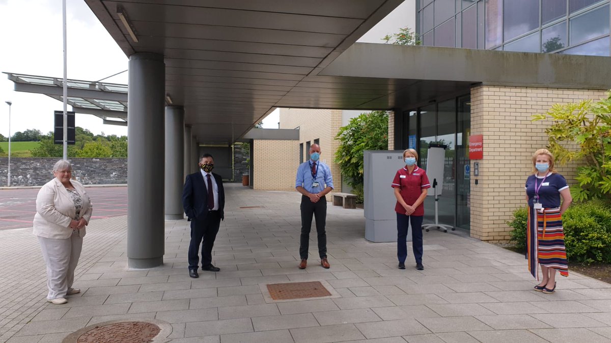 WesternHSCTrust's tweet photo. We are delighted to welcome Health Minister @RobinSwannMoH to our South West Acute Hospital this afternoon to meet with our staff and thank them for their ongoing hard work throughout the COVID19 pandemic https://t.co/QWeQ1RzgUY