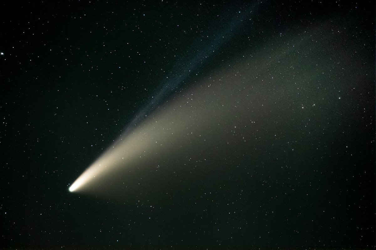 PhoeniciaNYS's tweet photo. The Comet Neowise taken at the Ashokan Reservoir by Mark Rosengarten.
#comet #neowise #comettail #ashokanreservoir #nightsky #celetrial #stars #orbit #phoeniciaNY #heavenlybodies https://t.co/AjK9pZwLCh