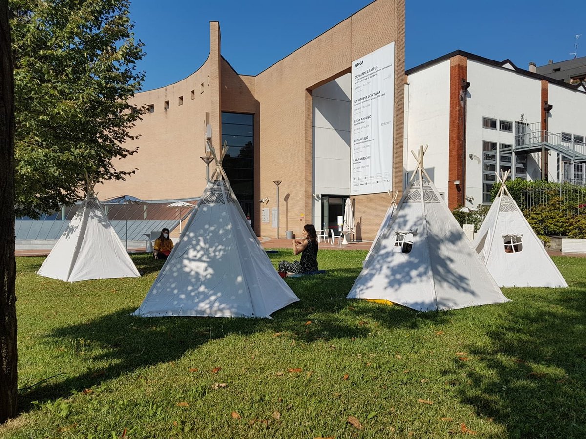 MuseoMaga's tweet photo. Da oggi lโarea esterna del museo si รจ popolata di tende e piccoli artisti per la prima settimana di #Extralab i campi estivi del #museomaga. Storie dal deserto narrate da Marika e tanta fantasia nei lavori dei bambini.
#magalab #estateitaliana https://t.co/aLB7RCDxsU