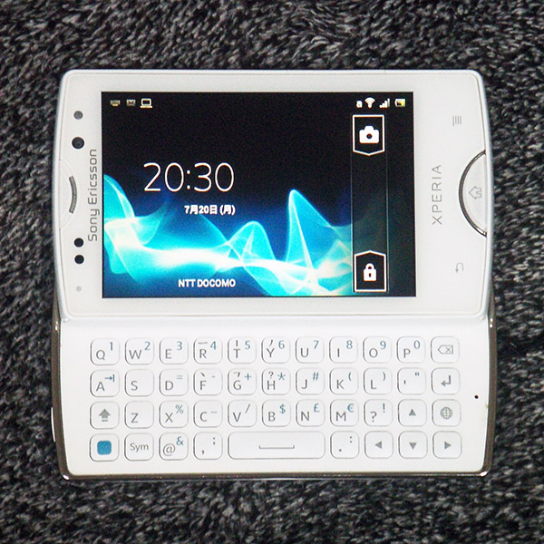 lofty_lion58's tweet photo. Sony Ericson Xperia mini pro
フランスとの商談にWhatsAppアプリが必要なので、古いXperiaをひっぱりだして・・・使えた!
90x52mmのミニサイズで、スライド式の物理キーボードはたまらないです
こういうのをほんとに可愛いという
#xperiaminipro https://t.co/f3Oty64J8f