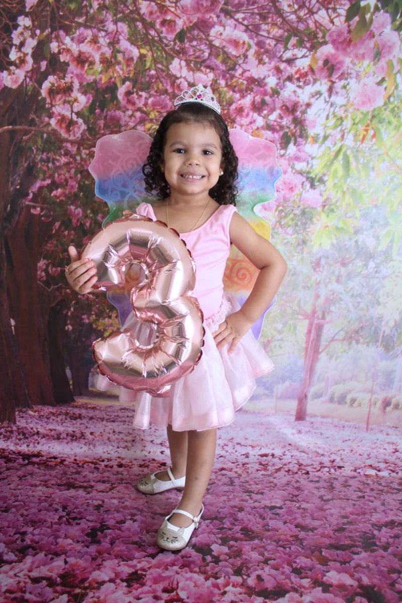 PatyLim04728047's tweet photo. Filha, que Deus ilumine e proteja seu caminho hoje e sempre. Feliz aniversário! Minha Princesa 👑🎁🎂 https://t.co/zrTJGwMwfL