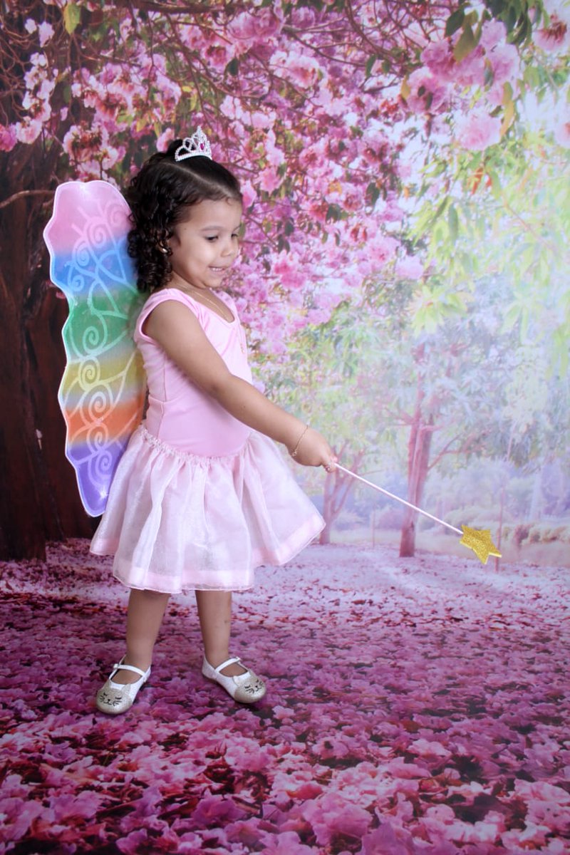 PatyLim04728047's tweet photo. Filha, que Deus ilumine e proteja seu caminho hoje e sempre. Feliz aniversário! Minha Princesa 👑🎁🎂 https://t.co/zrTJGwMwfL
