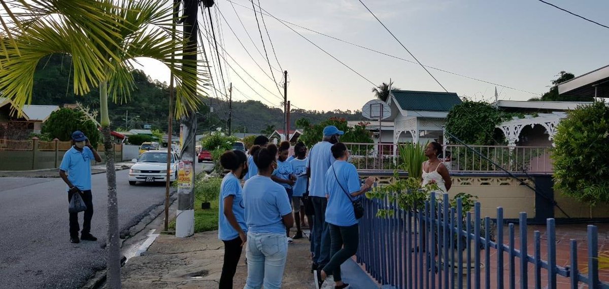 msjtntofficial's tweet photo. Scenes from yesterday's spot meeting and walkabout in Diego Martin Central. MSJ candidate Reneè St.Rose addressed residents of Simeon Road before proceeding to a walkabout in Diamond Vale.
#VoteMSJ #CreateABalance #ReneèForDiegoCentral https://t.co/i7a92Bpqhd