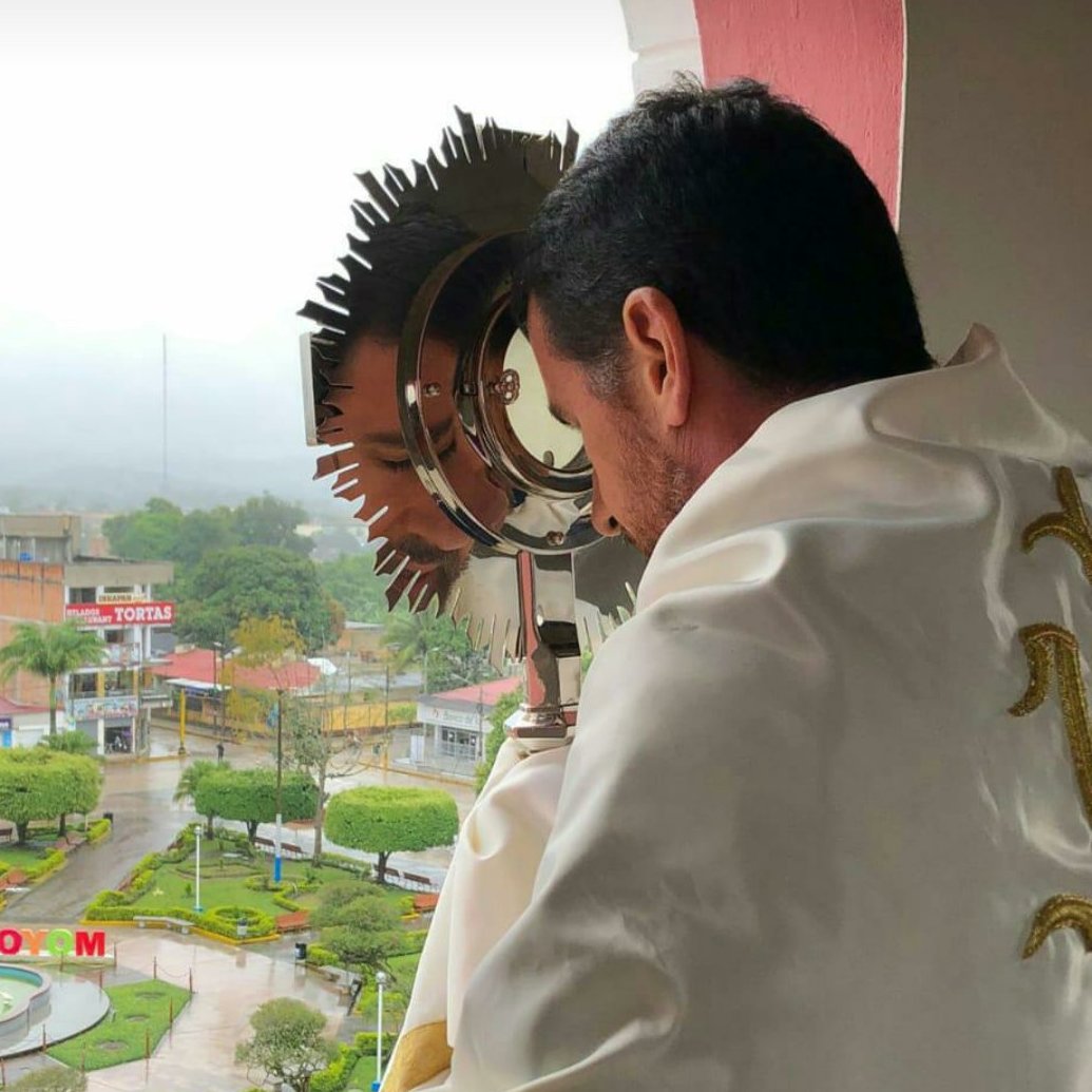 Galiagap's tweet image. &amp;lt;&amp;lt;Decidle a todos que vengan
a la fuente de la vida.
Hay una historia escondida
dentro de este corazón.

Decidles que hay esperanza,
que todo tiene un sentido.
Que Jesucristo está vivo,
decidles que existe Dios.&amp;gt;&amp;gt;

❤️🙏