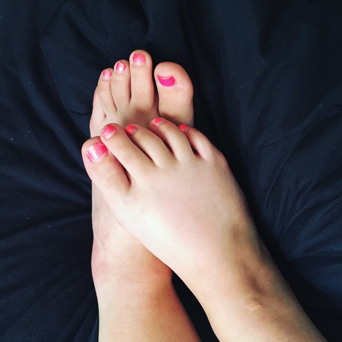 #feetpics #foot #feet #onlyfans #feetfetish #footfetish #onlyfansmodel https://t.co/oVTbrPLqpQ