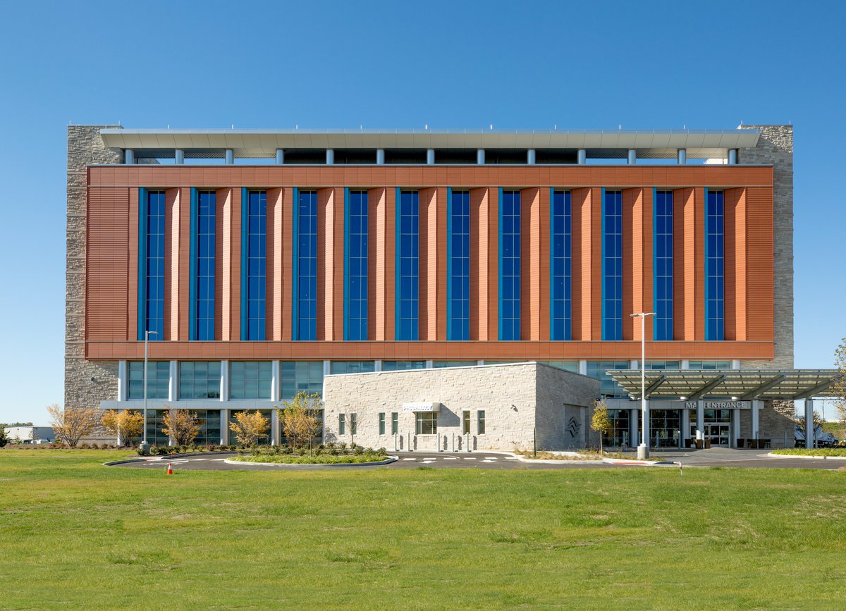 TerrealNA's tweet photo. Project: Riverview Health Westfield Hospital 
Architect: American Structurepoint
Location: Westfield, IN
Surfaces: Smooth and Ridged 
Product: Piterak XS, Piterak Slim, and Custom Profile
Link: https://t.co/doQSUHNOGu https://t.co/wQGOECoRan