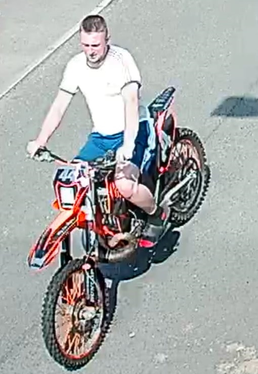 Officers from our Off-Road Bike Team @SYPOperations are asking for your help to identify a rider, do you recognise him? The full appeal can be found in their Flickr album- flickr.com/photos/southyo…