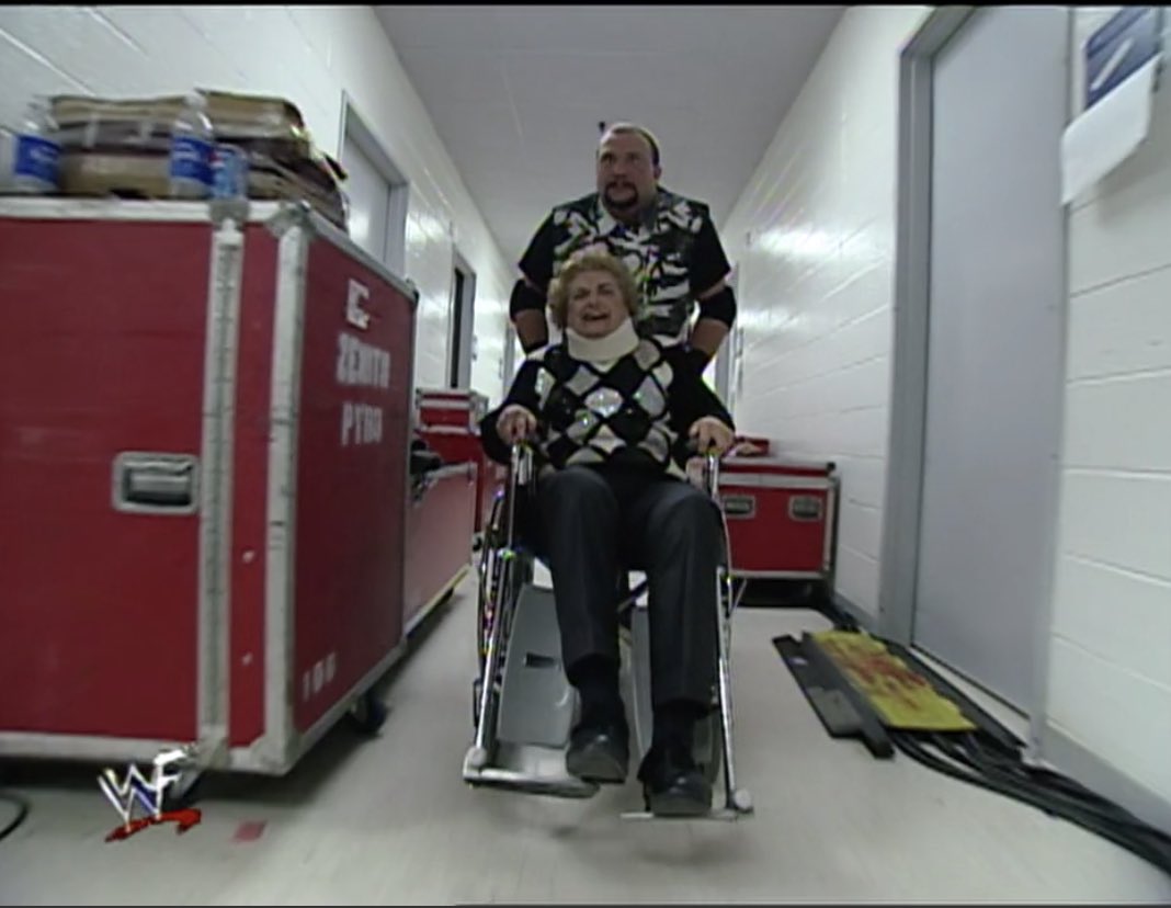 deadeditors_'s tweet photo. Weeeeeeee. #raw2000 https://t.co/vupAJnmExc