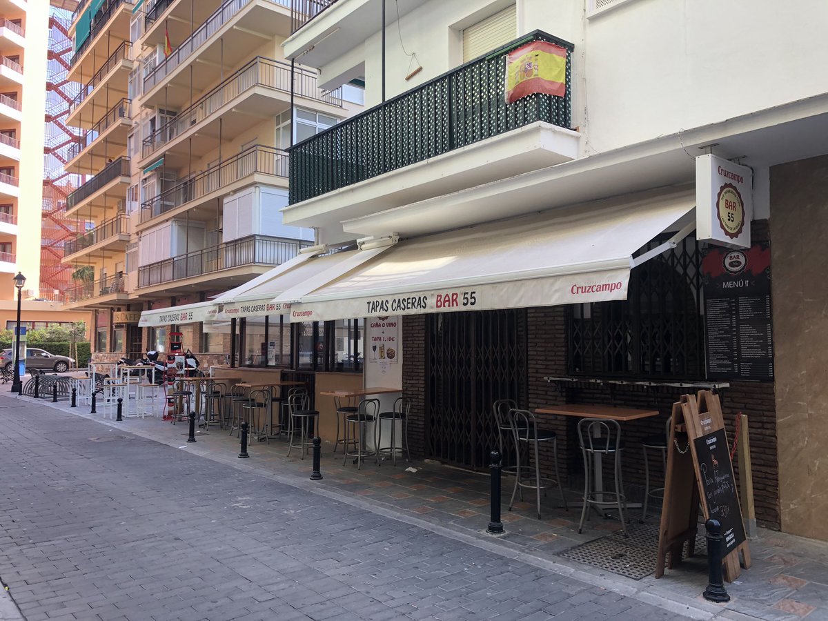 emilcyc's tweet photo. Este es el bar. 

Sito en Fuengirola @fuengirola en la calle Torrealta frente al número 4. 

Os dejo las fotos. 

Gracias de corazón a los cientos de RT y mensajes de apoyo. 

Los fascistas y los homófobos no PASARÁN. 

S y R https://t.co/ts4ZmUee5N