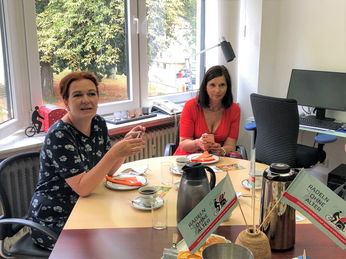 roa_deutschland's tweet photo. Nachdem @katjadoerner im letzten Jahr @RoA_Bonn kennengelernt hat, konnten wir ihr und Katrin @GoeringEckardt heute unseren neugegründeten Dachverband vorstellen. Danke für den wertvollen Austausch – für das #RechtaufWindimHaar in ganz Deutschland! @gruene_bonn @GrueneBundestag https://t.co/uofE0UVOHs