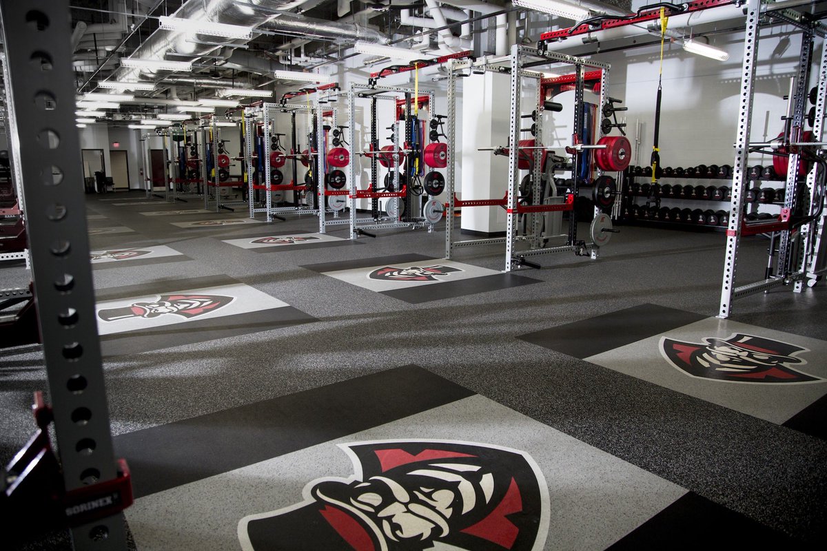 KennicottDavid's tweet photo. Extremely excited to announce I’ve received an offer from Austin Peay State University, and have decided to make my commitment to continue my academic and athletic career. I want to give a big thanks to my family coaches and friends. Go Govs! @AustinPeayBSB @letsgopeay https://t.co/Si0MWaVD7g