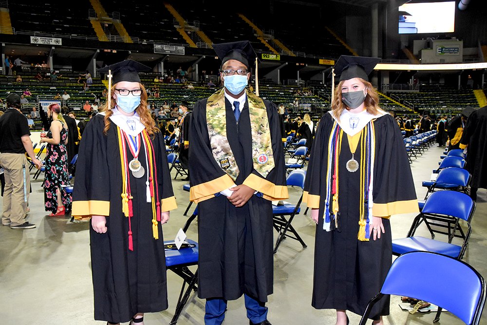 FrancisHowell's tweet photo. Graduation Photos are online! Wagner Portrait Group has posted all 3 high school graduation photos on their website, and they are ready to view and order. Go to: https://t.co/1yC9dSFmJQ. Click on the “ORDER” button, then click on the “View Graduations” button. https://t.co/jyE49UfPTS