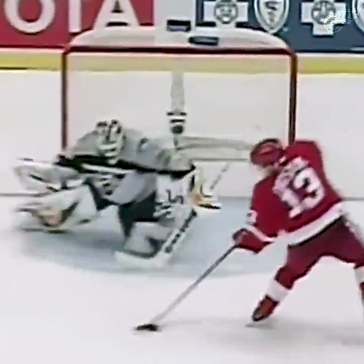 Happy Birthday to the absolute freak of nature Pavel Datsyuk 

( : 