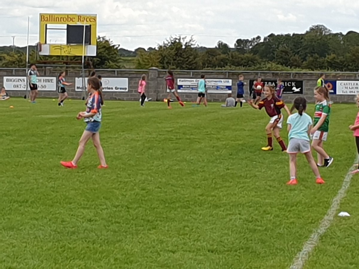 KieranKilkenny2's tweet photo. Super first day at camp. Thanks to @ballinrobegaa for having everything in tip-top shape and well done to the parents, children &amp; coaches who followed all guidelines superbly &amp; the weather even behaved itself. #culcamps2020 https://t.co/N0kC8BAg8K