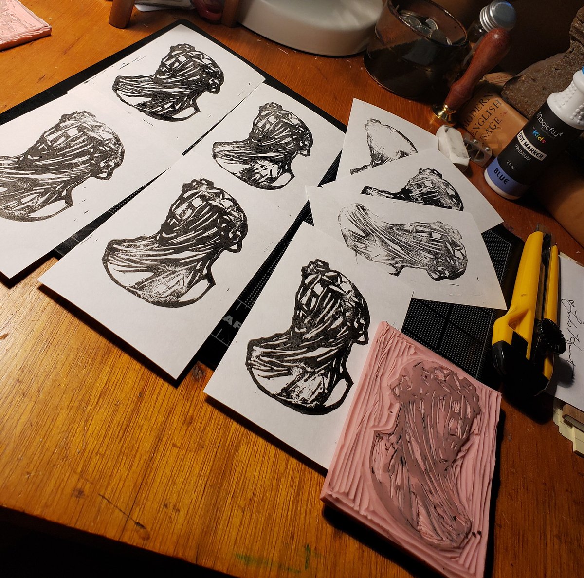 dotsbyjuli's tweet photo. I'm selling 25 prints of this Veiled Lady Linocut!

$7 (shipping included!) 
5×7 on Bristol board 

DM to claim one! https://t.co/5cjuFH6RV4