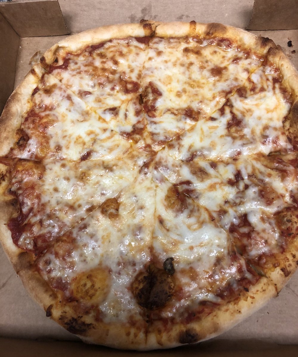 TaReefKnockOut's tweet photo. Solle’s Pizza 🇮🇹 

#TaReefTakeOut | #EatLocal https://t.co/xGsPiJlSQq
