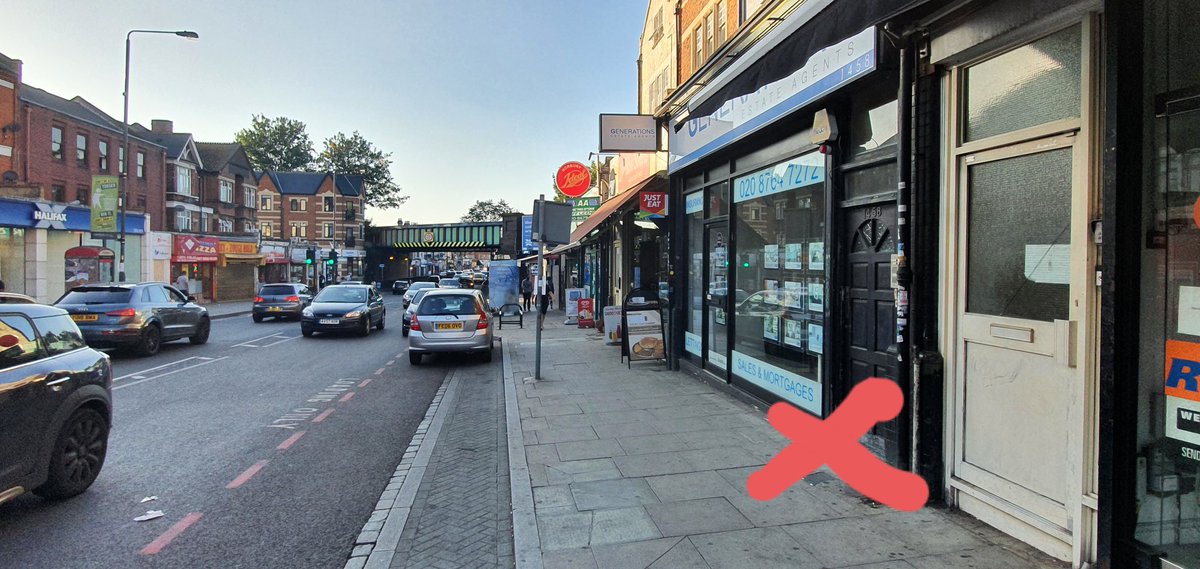 ChrisWhite1979's tweet photo. @Hermesparcels Do you think this is a sensible place to leave a package - a busy London road? Obviously, it was stolen before I got to it https://t.co/JQ677vSzCi