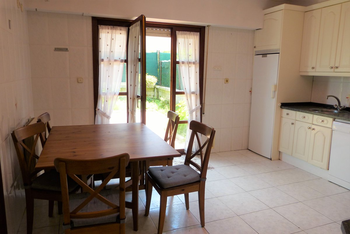 BurutaranInmo's tweet image. Z32027 Vivienda completamente exterior que consta de cuatro plantas, incluida la planta de garaje. Salón comedor con chimenea y salida directa a terraza.

bit.ly/3eMhH0q

#Donostia #CasaEnVenta #Inmobiliaria #GrupoExin10 #RealEstate #Decoracion #HomeStage #StagingHouses