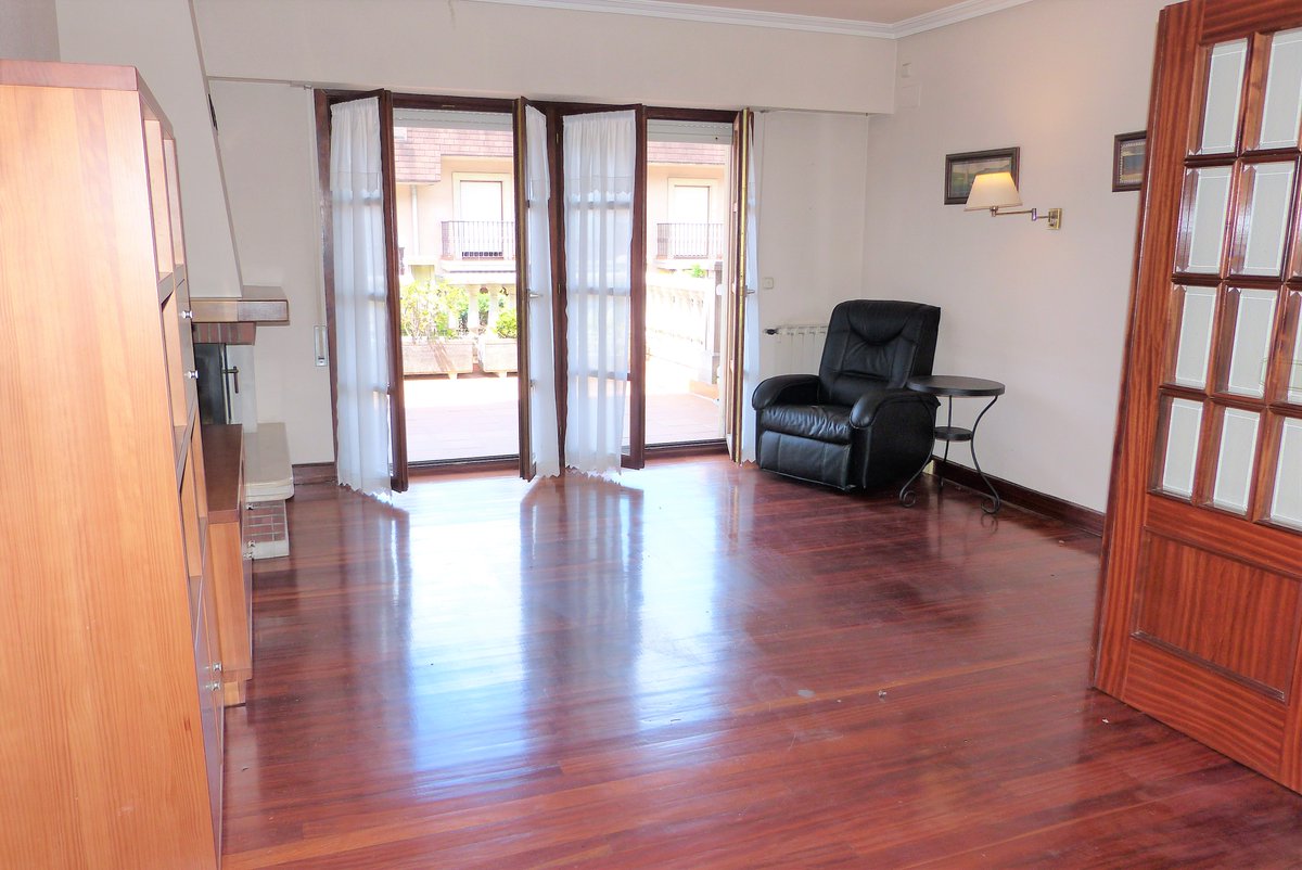 BurutaranInmo's tweet image. Z32027 Vivienda completamente exterior que consta de cuatro plantas, incluida la planta de garaje. Salón comedor con chimenea y salida directa a terraza.

bit.ly/3eMhH0q

#Donostia #CasaEnVenta #Inmobiliaria #GrupoExin10 #RealEstate #Decoracion #HomeStage #StagingHouses